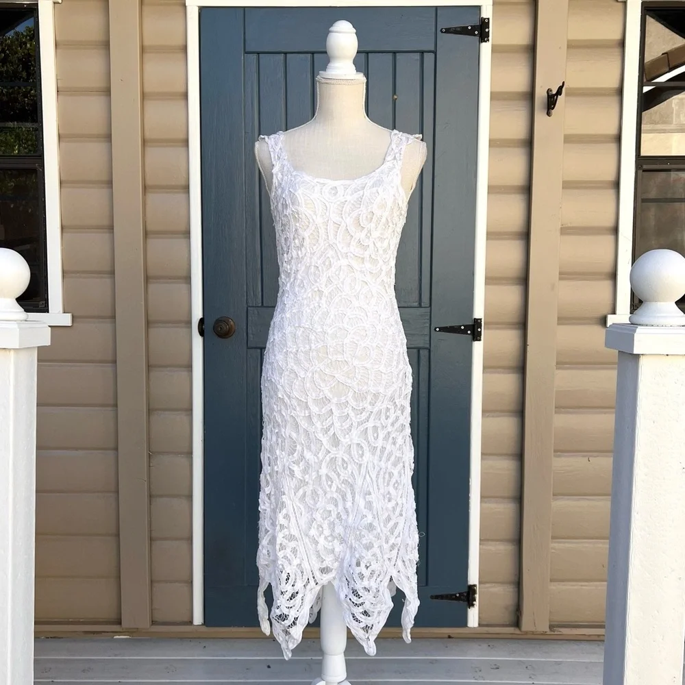 white house black market asymmetrical dress White Lace Women’s Size 6 𝟗𝟎𝐬 𝐌𝐎𝐌 𝐕𝐈𝐁𝐄𝐒 🌞 model-sophieb Matrix Item Size:S Introducing your new favorite